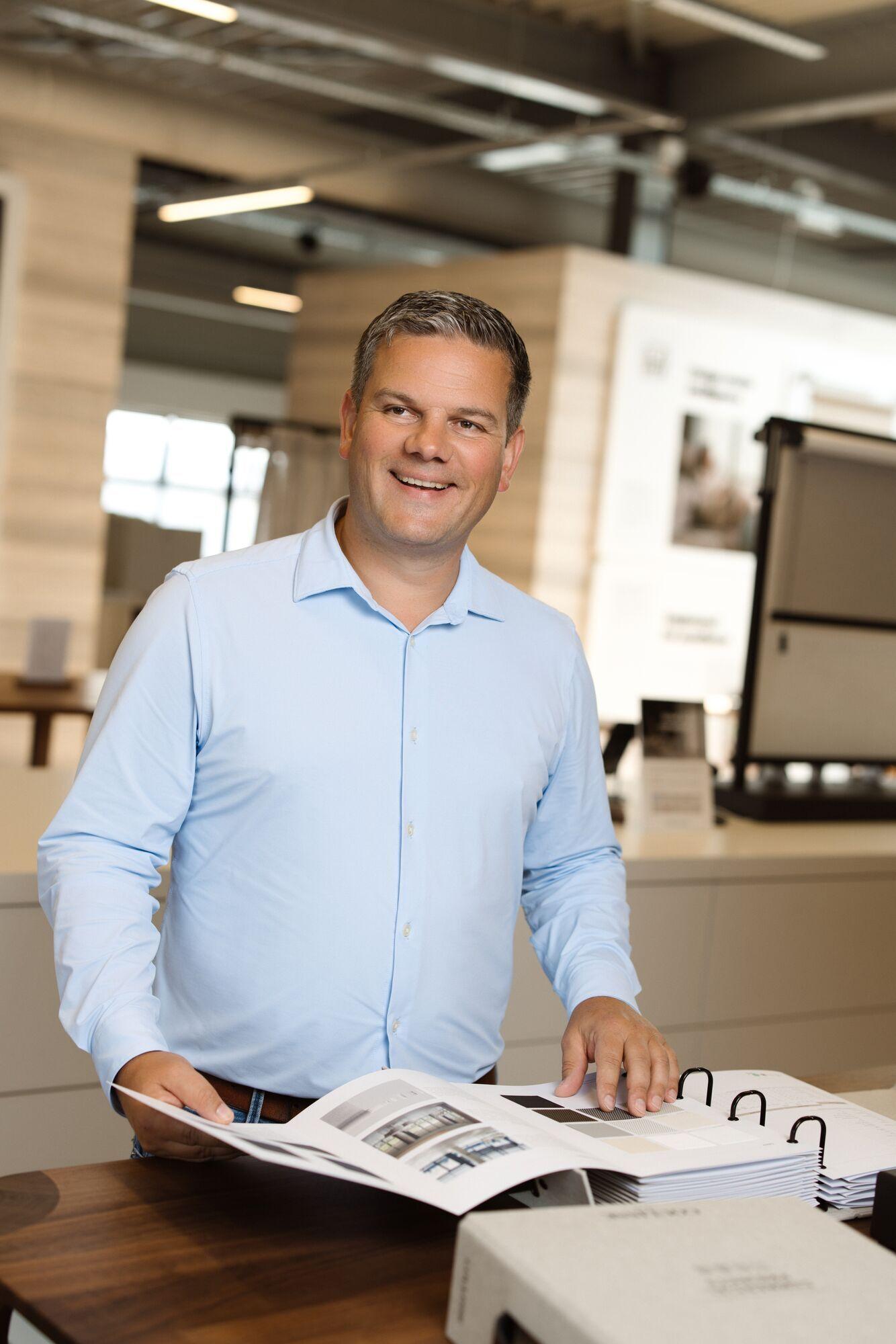 This is "Contract 1 - Coulisse contract concept" by Coulisse Official on Vimeo, the home for high quality videos and the people who love them.