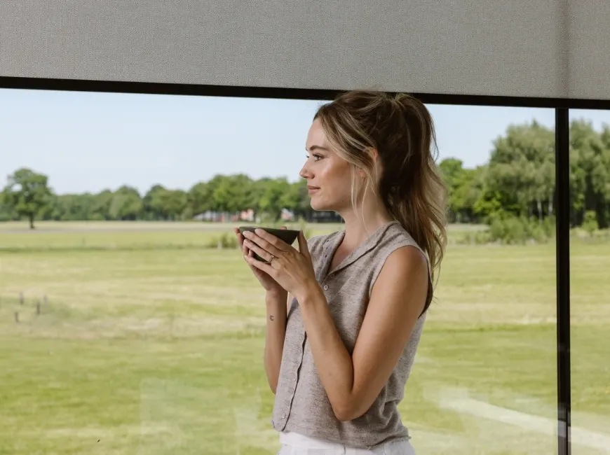 Coulisse com Text with image Silence 4 woman