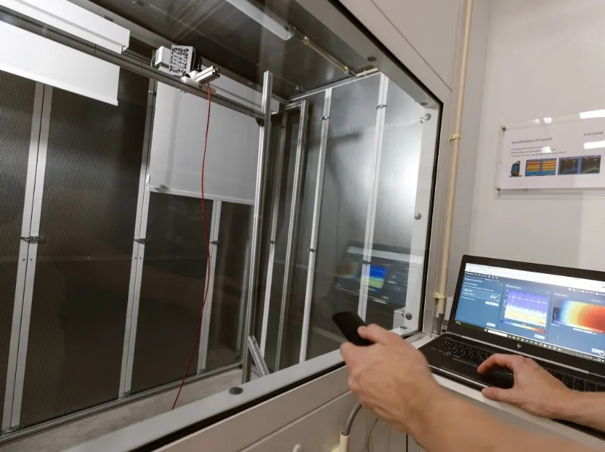 Coulisse com Text with image silence room niels engineering 2