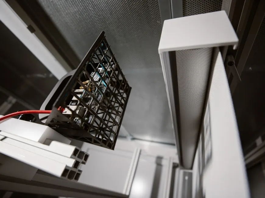 Coulisse com Text with image silence room testing engineering