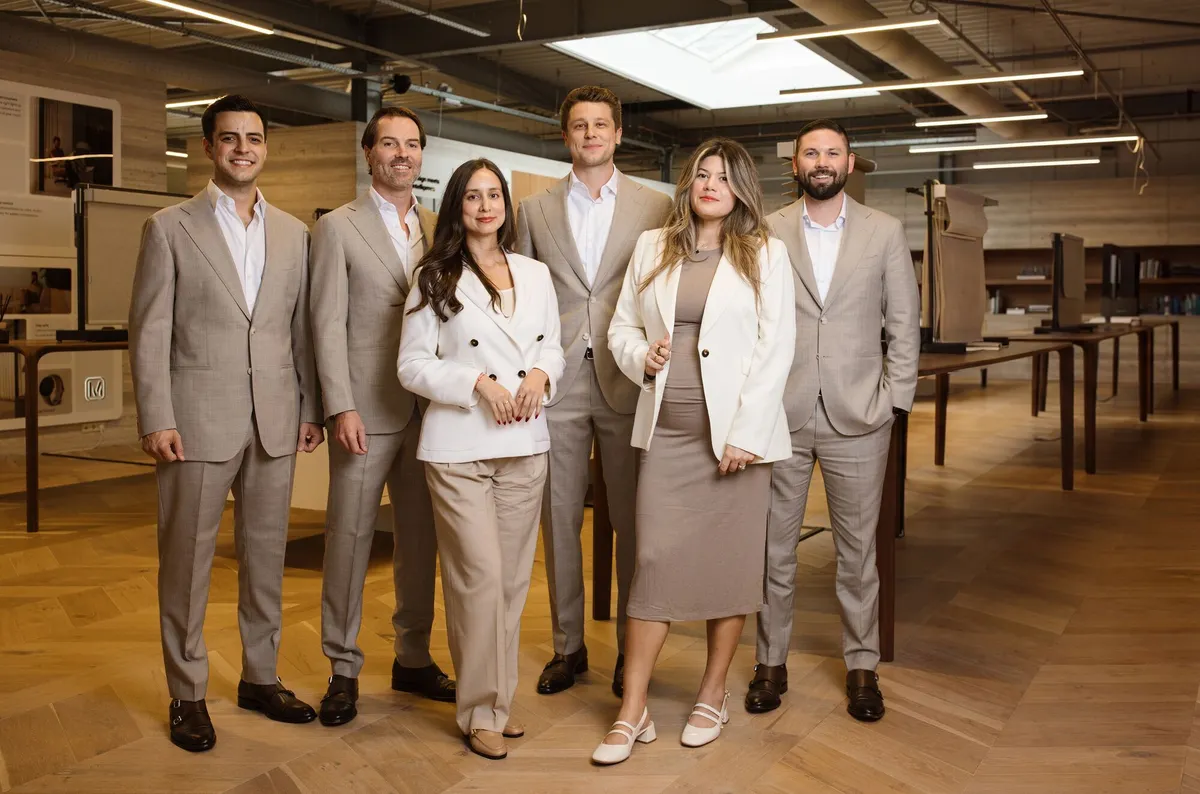 USA Miami Sales team 2025 photoshoot 1